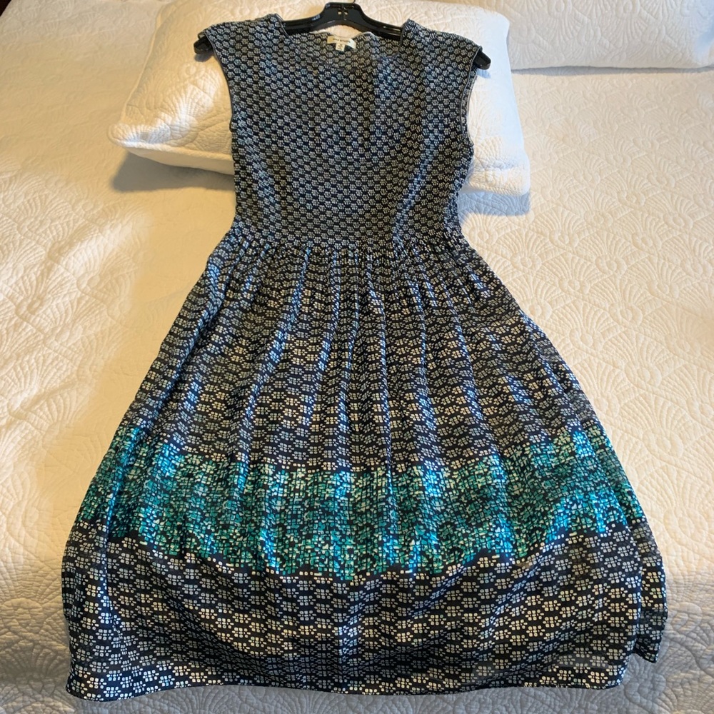 Max Studio Cap Sleeve Smocked Print Dress - Medium